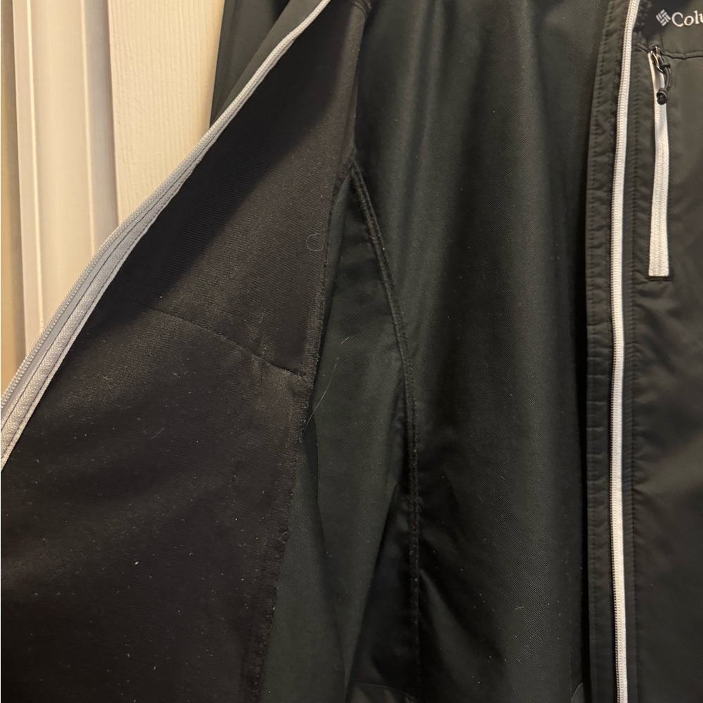 Woman’s Columbia Jacket - Picture 3 of 6
